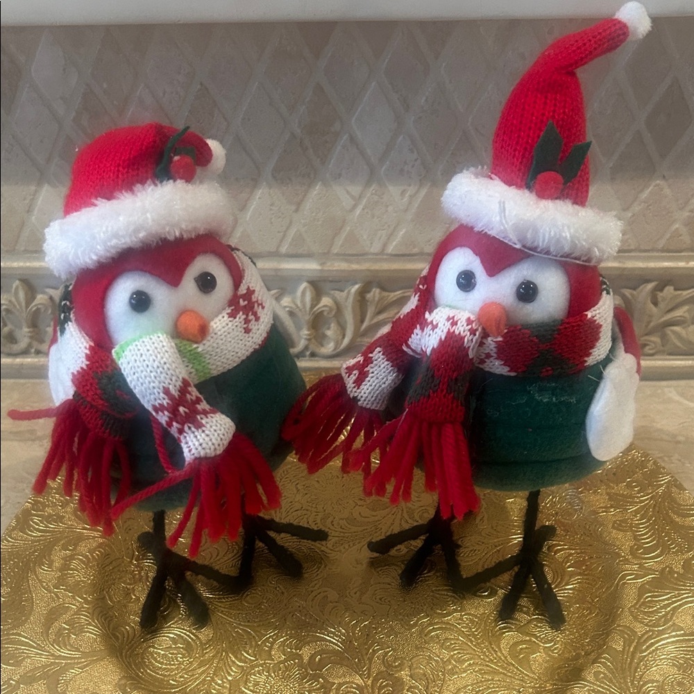 NWT Festive Set of 2 Red and Green 8” Bird Decorations